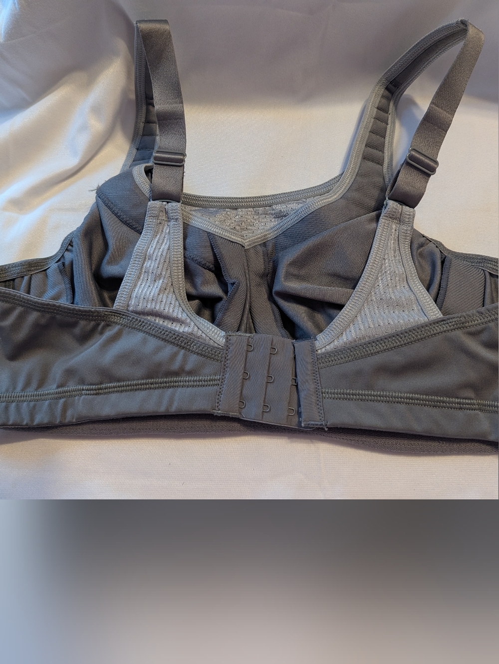 Glamorise Sport Elite Performance Underwire Bra Size 40 B BNWOT - Picture 3 of 9